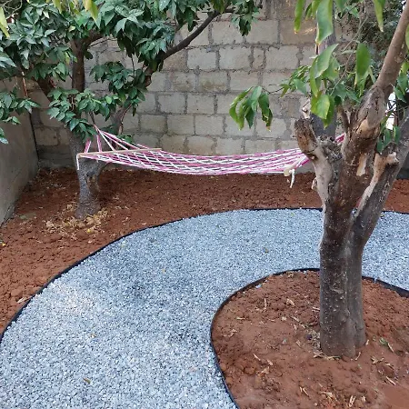 לינה וארוחת בוקר Secret Garden 03 *